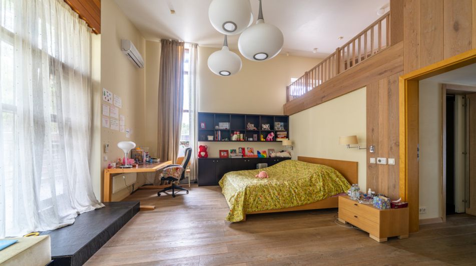 Дом на лесном участке в Бенилюксе