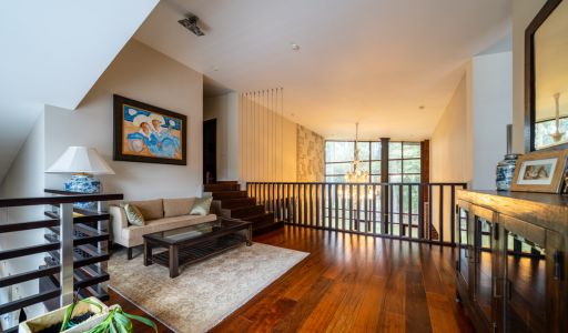 Дом на лесном участке в Бенилюксе