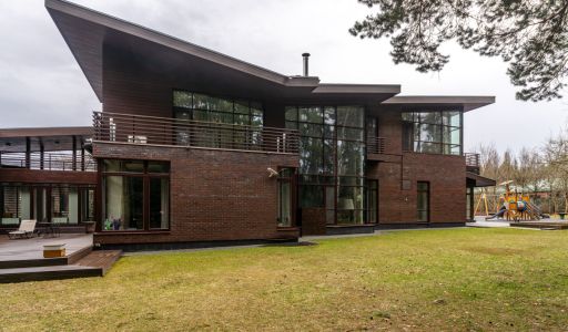 Дом на лесном участке в Бенилюксе