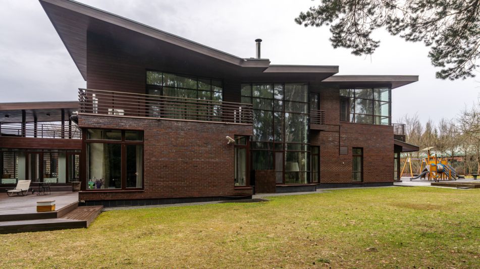 Дом на лесном участке в Бенилюксе