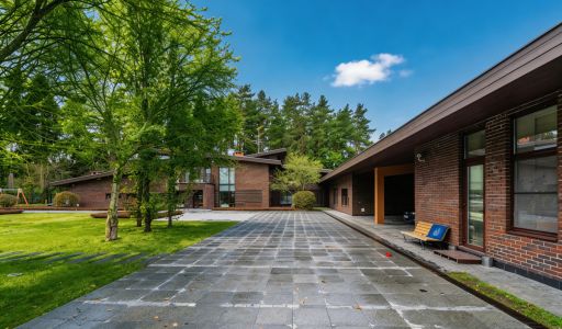 Дом на лесном участке в Бенилюксе