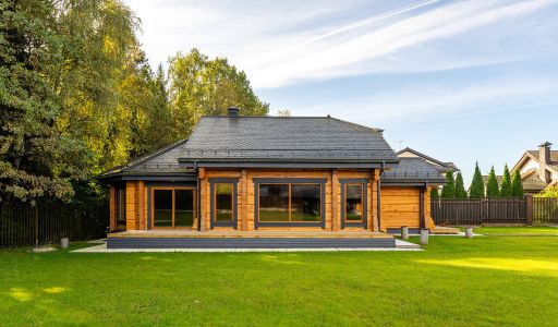 Дом из кедрового лафета в Авроре