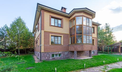 Дом в деревне Бородино