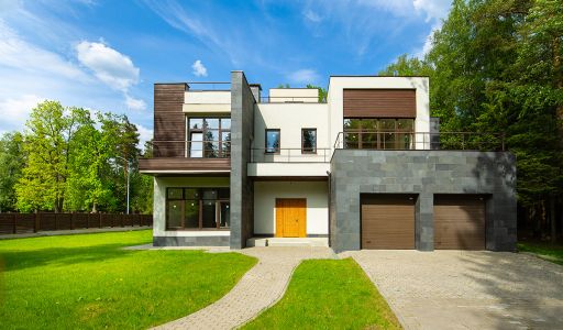 Великолепный дом в лесу в поселке Форест Стоун