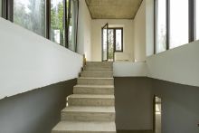 Великолепный дом в лесу в поселке Форест Стоун
