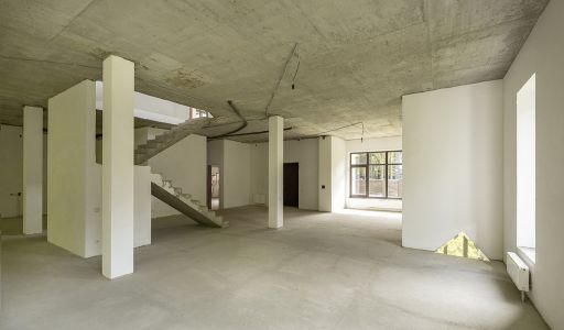 Великолепный дом в лесу в поселке Форест Стоун