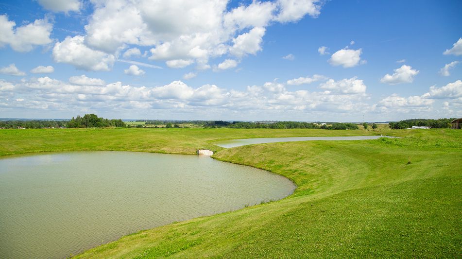 Прекрасный участок в Villa Links