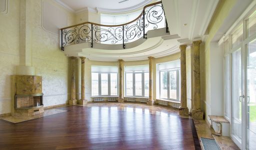 Вилла на берегу в поселке Пестово