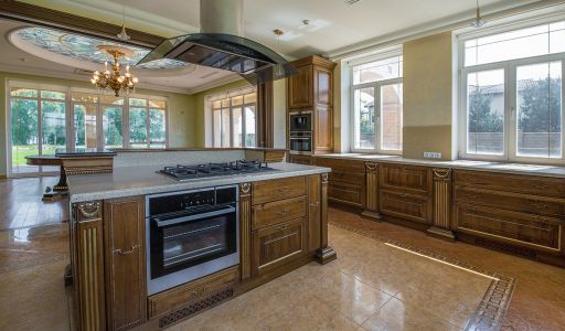 Вилла на берегу в поселке Пестово