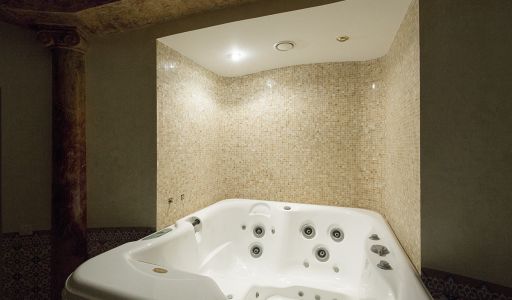 Вилла на берегу в поселке Пестово