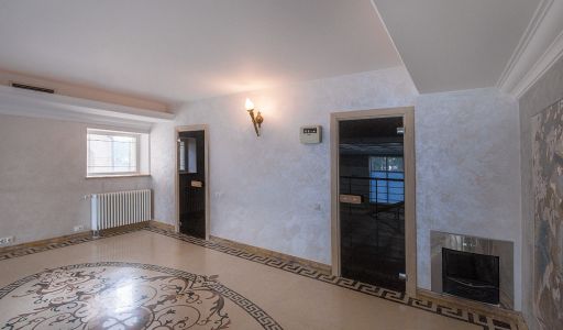 Вилла на берегу в поселке Пестово