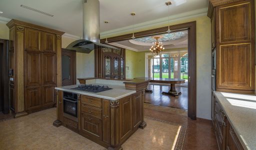 Вилла на берегу в поселке Пестово