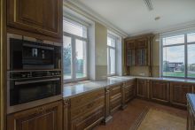Вилла на берегу в поселке Пестово