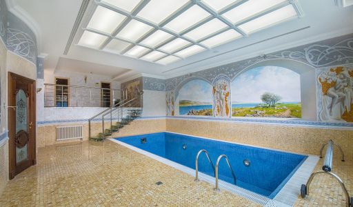 Вилла на берегу в поселке Пестово