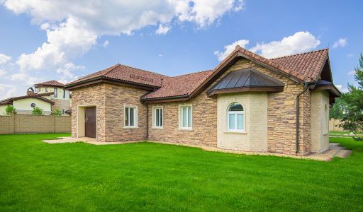 Вилла на берегу в поселке Пестово