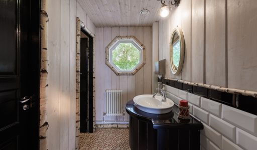 Плавучий ресторан на воде