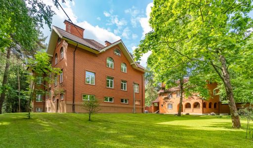 Загородная усадьба в Троицком