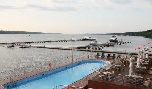 Участок на озере в гольф Пестово