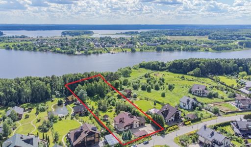 Дом у воды в КП Пестовская Гавань