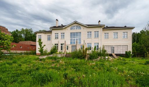 Усадьба в поселке Аврора