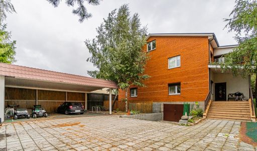 Дом в деревне Беляниново