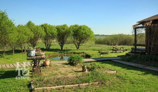 База отдыха на озере Селигер