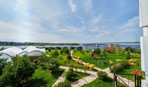 Парк-отель на берегу Волги