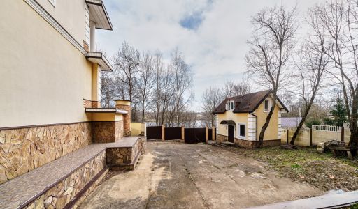 Дом с видом на озеро в Подрезково