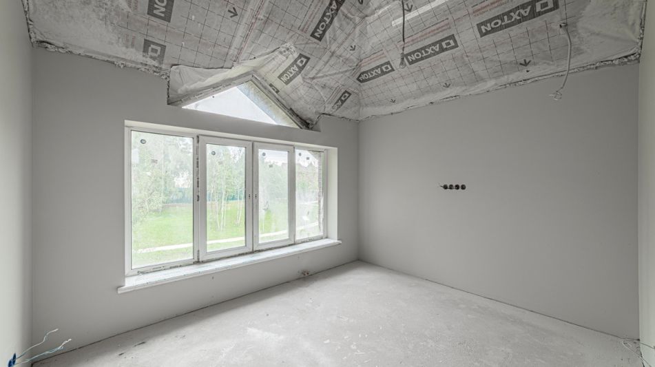 Дом на берегу в п. Вешки