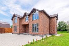 Дом на берегу в п. Вешки