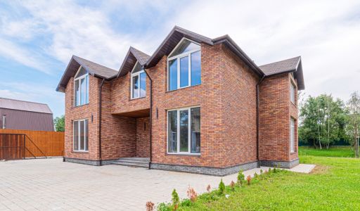 Дом на берегу в п. Вешки