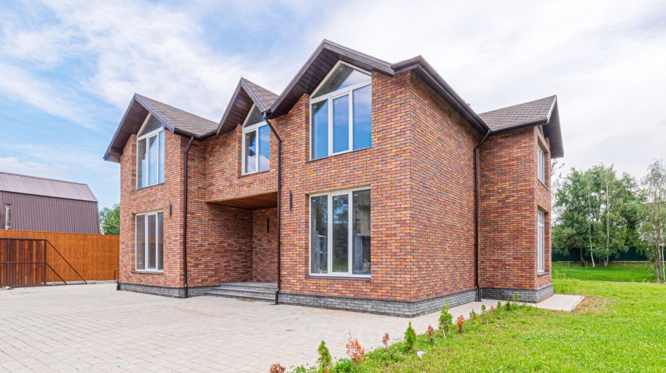 Дом на берегу в п. Вешки