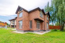 Дом на берегу в п. Вешки