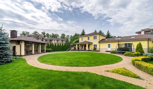 Дом с бассейном в КП Старвиль