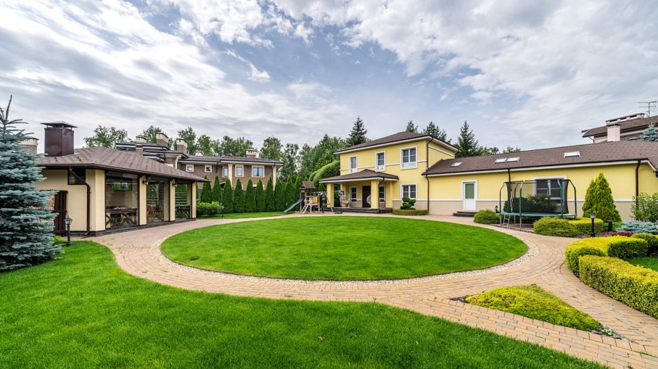 Дом с бассейном в КП Старвиль