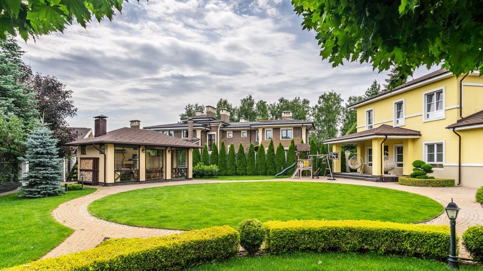 Дом с бассейном в КП Старвиль