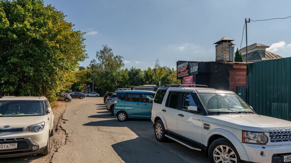 Здание с участком в ПГТ Снегири