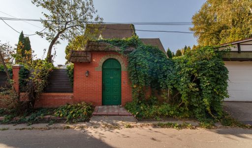 Дом с бассейном в КП Урожай