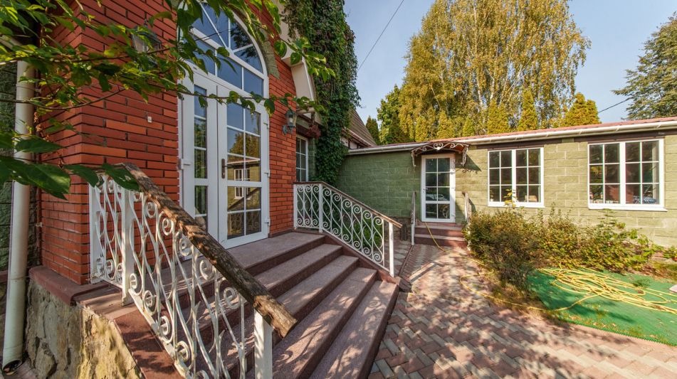 Дом с бассейном в КП Урожай