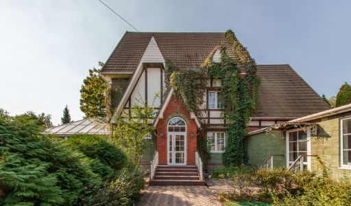 Дом с бассейном в КП Урожай