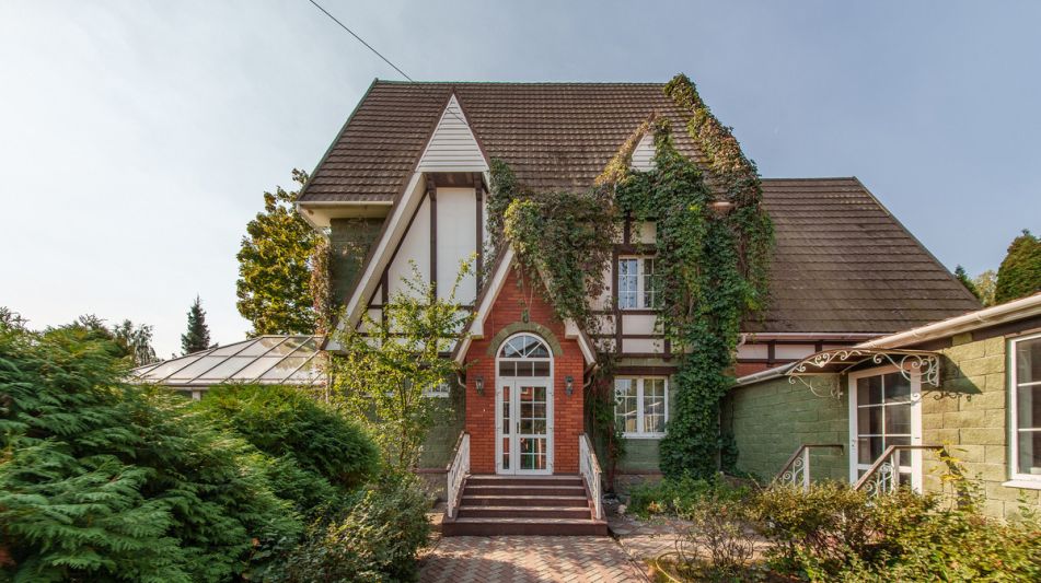 Дом с бассейном в КП Урожай