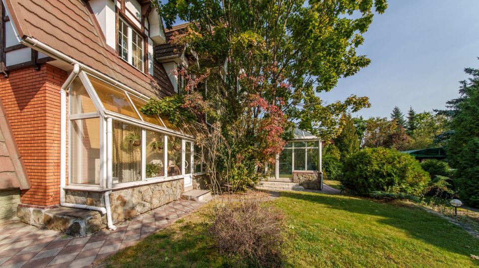 Дом с бассейном в КП Урожай