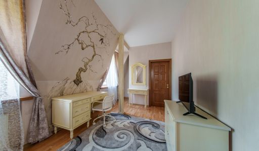 Дом с бассейном в КП Урожай