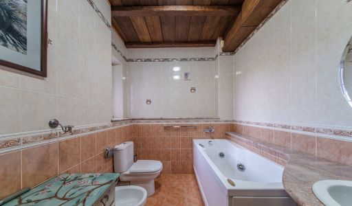 Дом с бассейном в КП Урожай