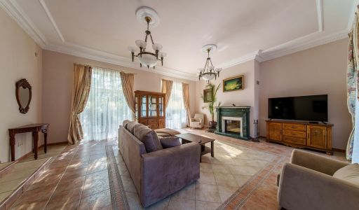 Дом с бассейном в КП Урожай