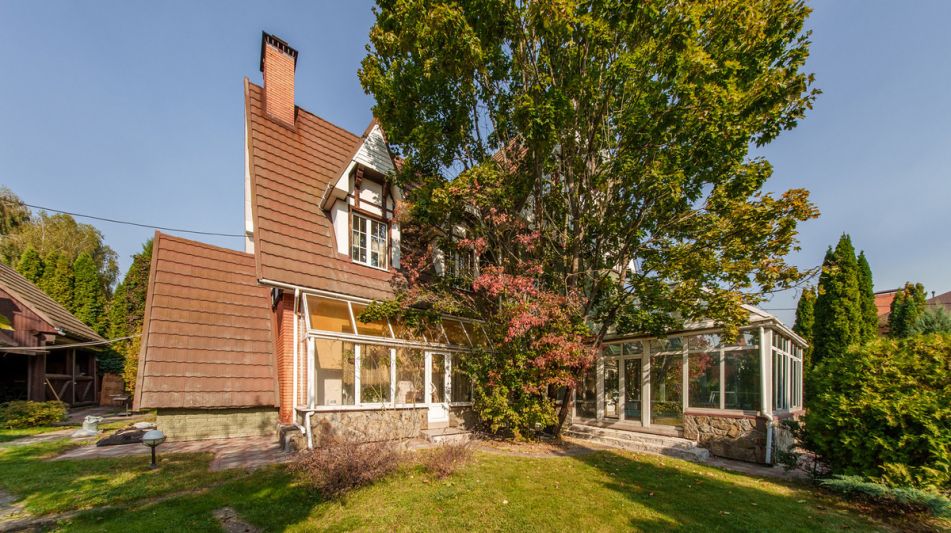 Дом с бассейном в КП Урожай