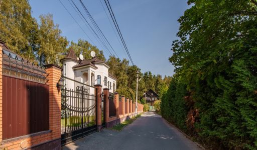 Дом с бассейном в КП Урожай