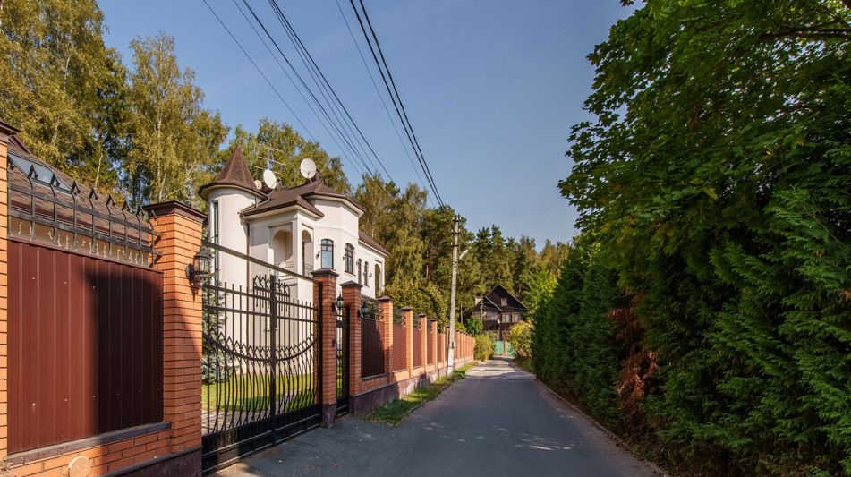 Дом с бассейном в КП Урожай