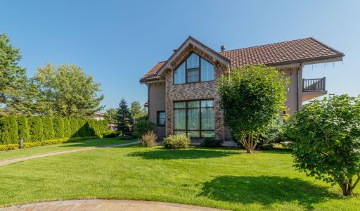 Современный дом у воды в Пестово