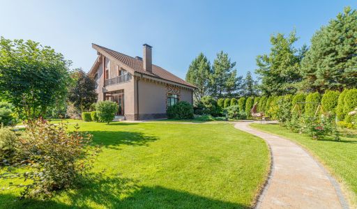 Современный дом у воды в Пестово